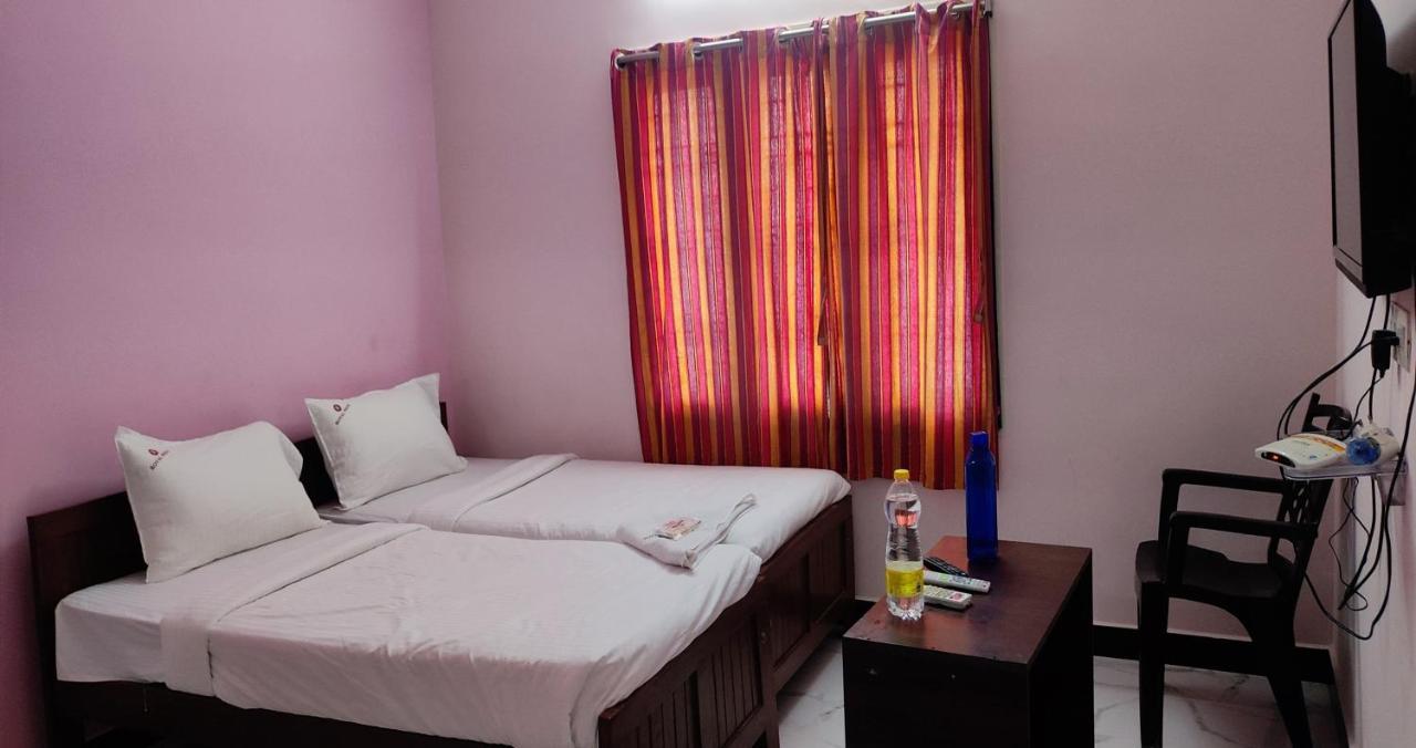 Pph Living Lakshmi Palace Tallakulam Exterior photo
